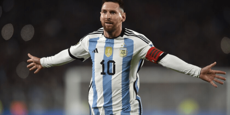 10 Cầu Thủ Vĩ Đại Nhất Lịch Sử: Ronaldo ở vị trí khá bất ngờ 5 Cầu thủ Lionel Messi: Thiên Tài Bất Khả Chiến Bại